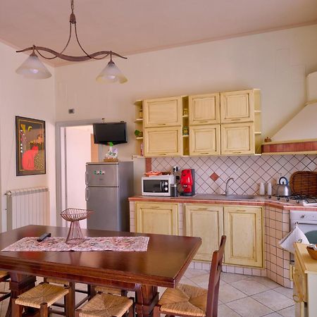 Casa Vacanze Il Gatto Rosso Trecase Exterior photo